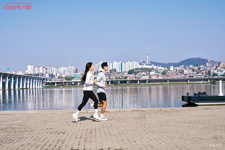 광화문, 여의도, 반포한강 공원 서울 러닝 코스 명소 추천_이미지 (1)